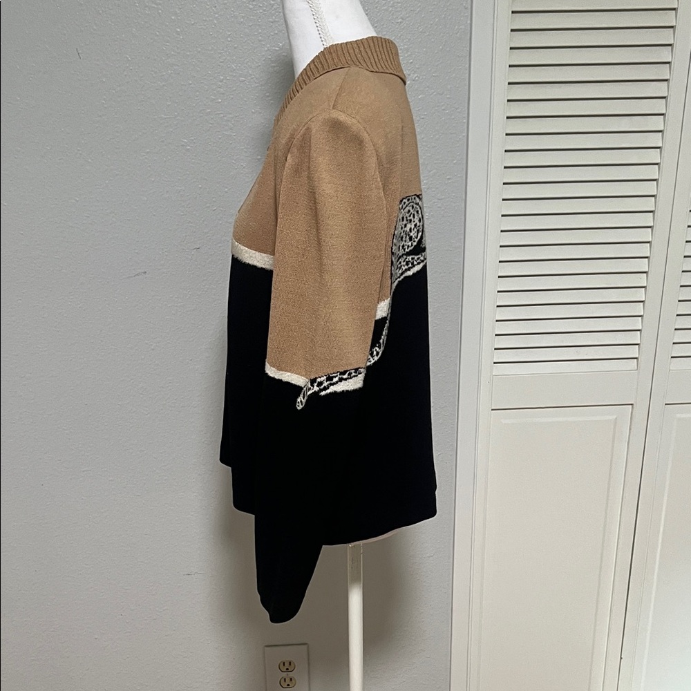 St. John Sport Sweater – Cheetah Detail - Picture 4 of 8